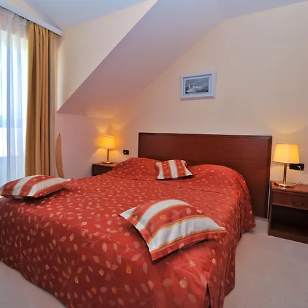 Kastel 4*